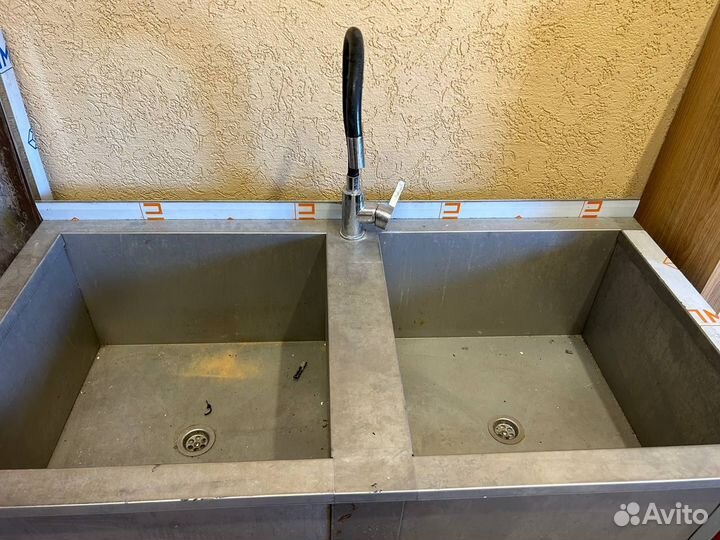 Двухсекционная раковина со смесителем, нержавеющая