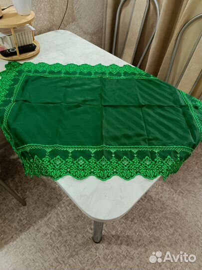 2 комплекта скатертей и салфеток