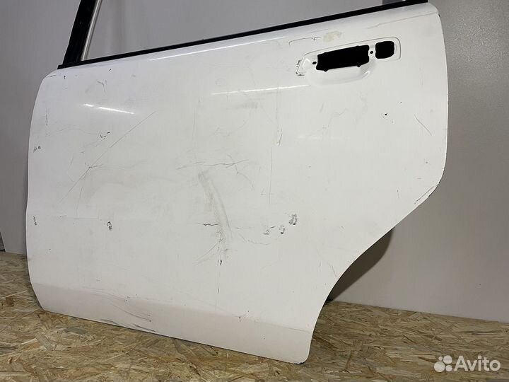 Mitsubishi Dion Дверь задняя левая