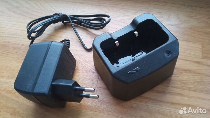 Зарядка для раций Yaesu FT-60 и др