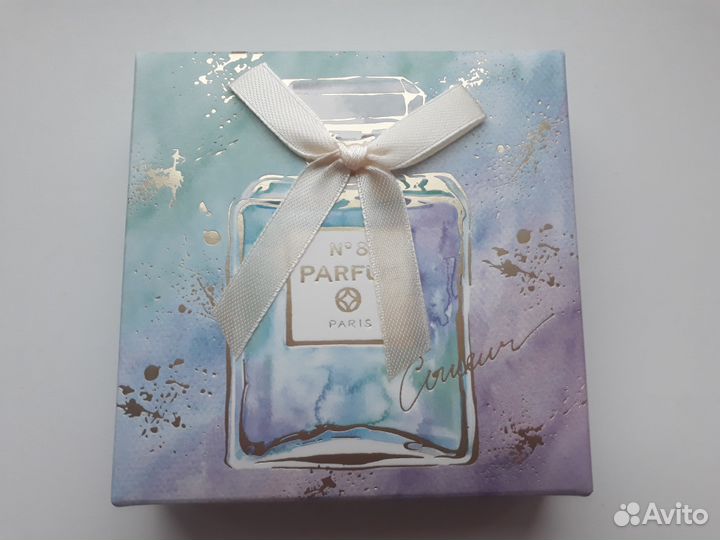 Подарочные коробки и пакеты