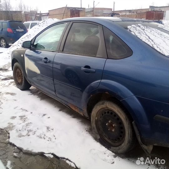 Ford Focus 1.6 МТ, 2006, битый, 15 562 км