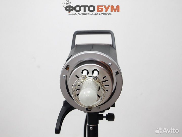 Осветитель импульсный Godox MS200