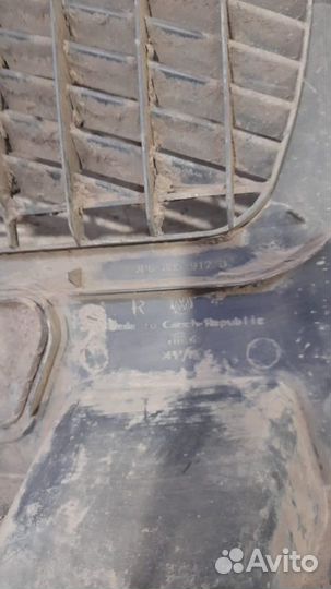 Подкрылок передний правый Volkswagen Touareg 2 С