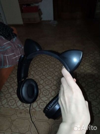 Игровые наушники с ушкамии подсветкой