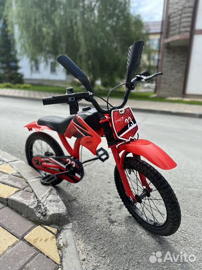 Детский велосипед в виде мотобайка