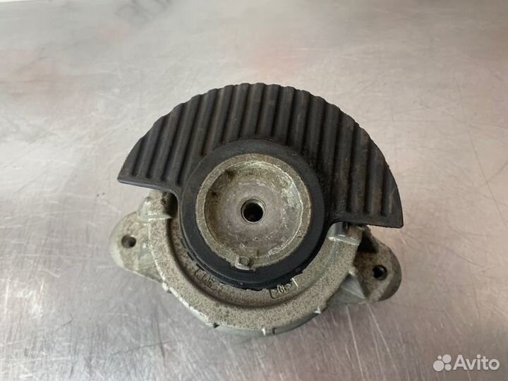 Подушка крепления двигателя правая Mercedes