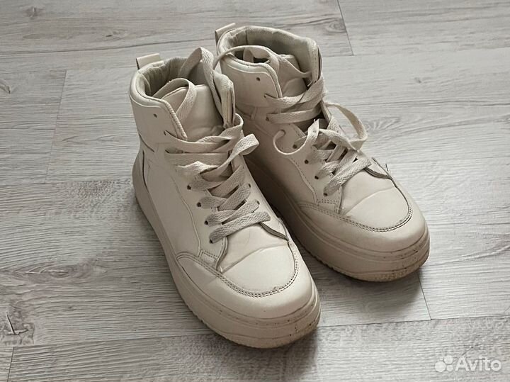 Кроссовки женские