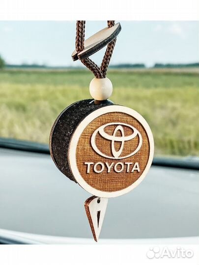 Подвеска диск 3D белое дерево Toyota