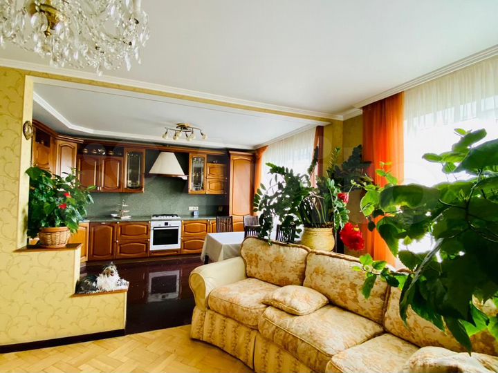 4-к. квартира, 140,2 м², 8/17 эт.