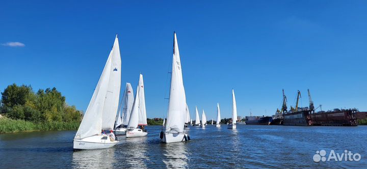 Осенняя прогулка на парусной яхте