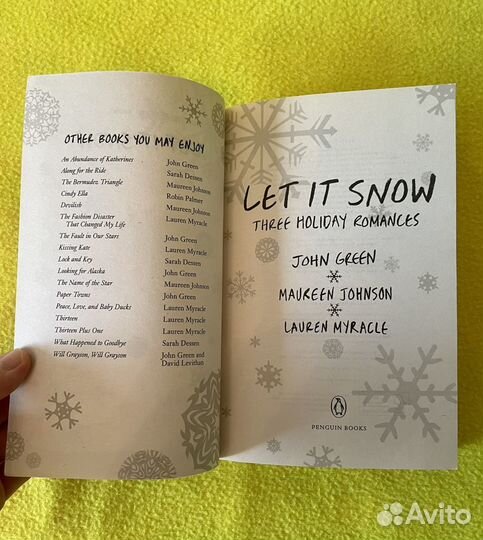 Книга на английском Let it snow (Пусть идет снег)