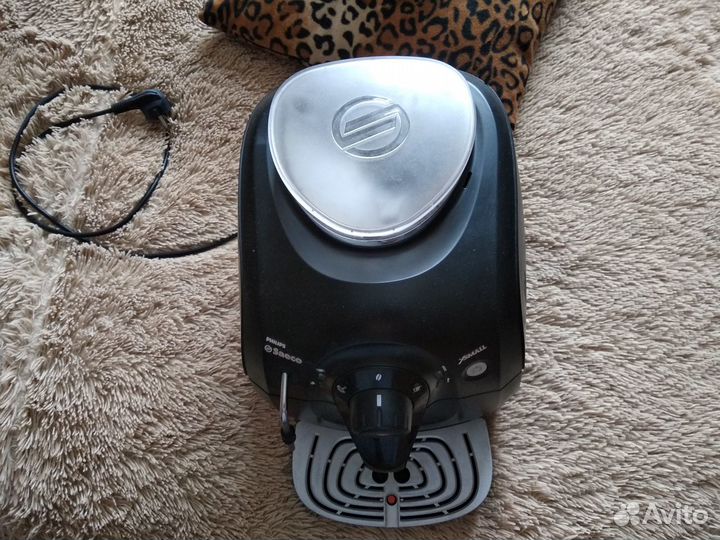 Кофемашина с кофемолкой и капучино philips saeco