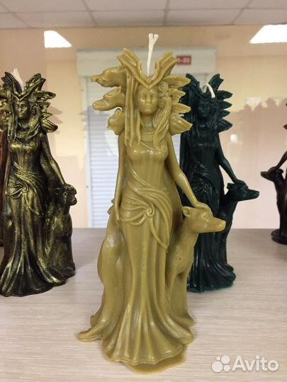 Свеча восковая Геката