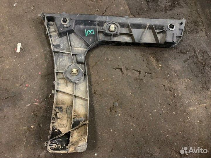 Кронштейн заднего бампера правый Audi A6 Allroad