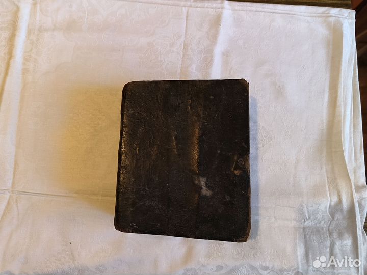 Библия в кожаном переплете