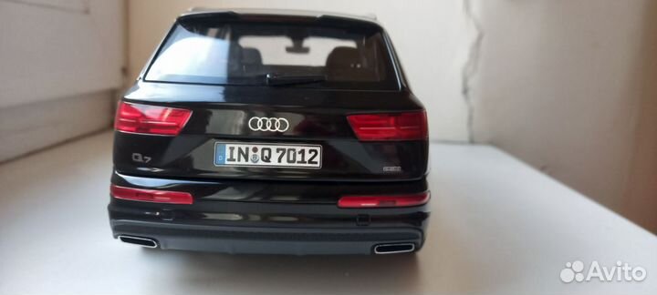 Audi Q7 1:18 Minichamps