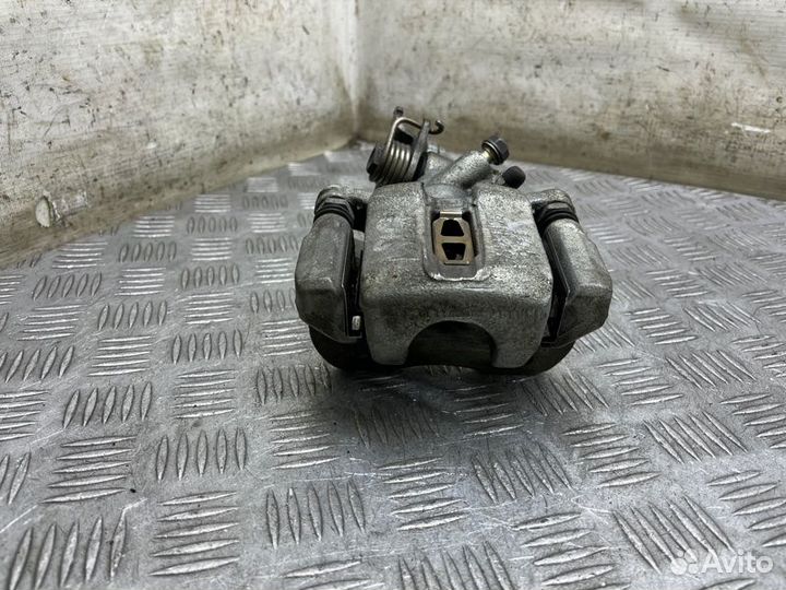 Суппорт тормозной задний правый Honda Accord 6