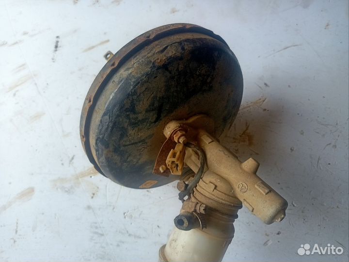 Усилитель тормозов вакуумный Renault Logan 1