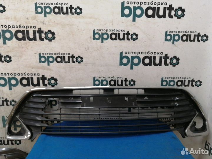 Решетка переднего бампера 53112-33160 Toyota Camry