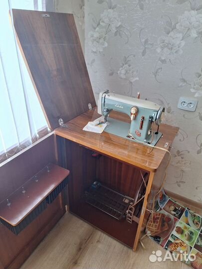 Швейная машина LADA 236