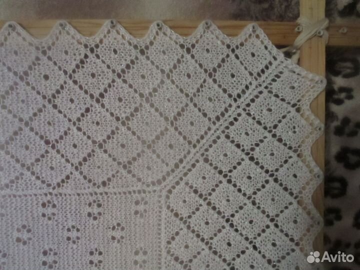 Ажурный белый палантин