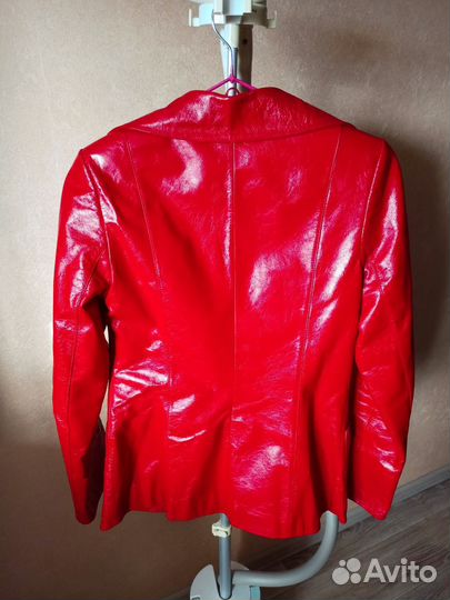 Кожаная куртка 44