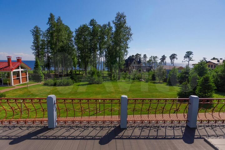 Коттедж 215 м² на участке 20 сот.