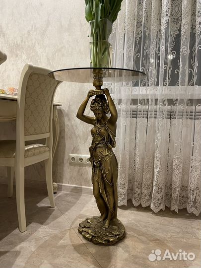 Декоративный стол