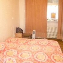 Доля в 4-к. квартире, 79 м², 1/5 эт.