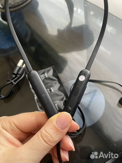 Беспроводные наушники Beats Flex