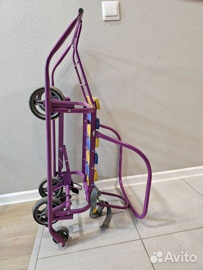 Санки с колесиками и толкателем бу