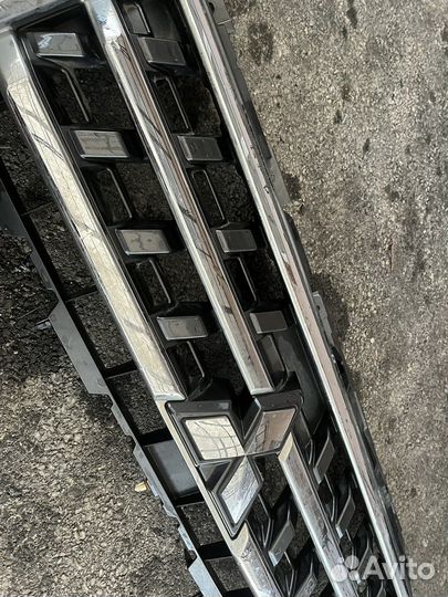 Решетка радиатора pajero 4