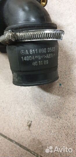 Патрубок интеркулера A 611 098 12 07 Mercedes 2.2c