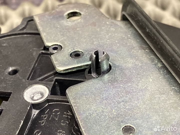 Замок крышки багажника Audi A4 B7 BFB 2006