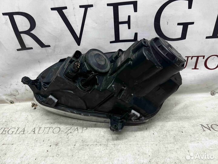 Фара правая Volkswagen Golf 5