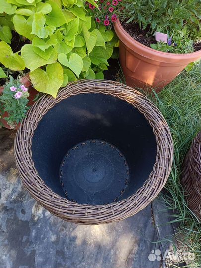 Вазон большой для растений из ротанга
