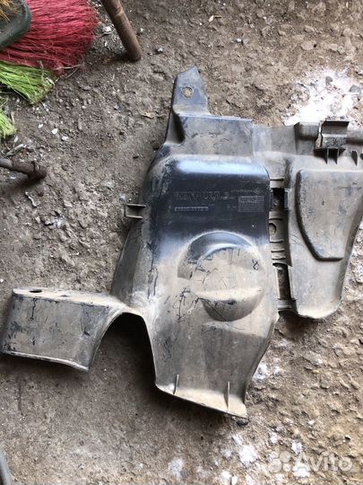 Renault duster пыльник двигателя