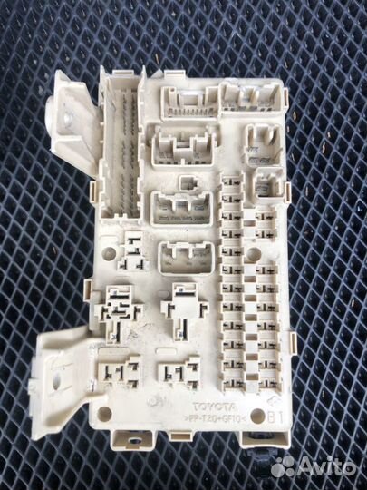 Блок предохранителей тойота авенсис