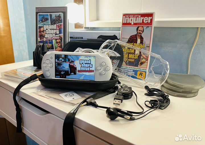 Sony PSP-E1008 White 64 Gb(Big pack,3104 игры)