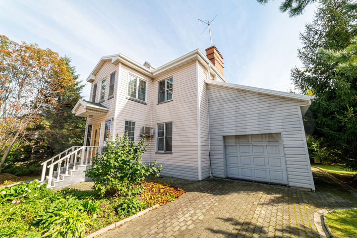 Дом 238,3 м² на участке 8 сот.