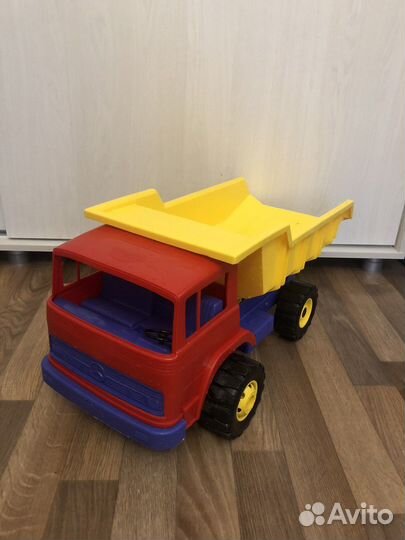 Игрушка самосвал большой