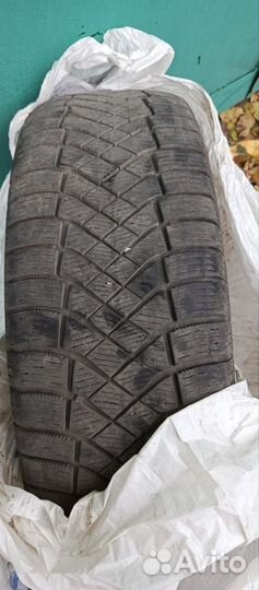 Pirelli Ice Zero FR 215/65 R16C