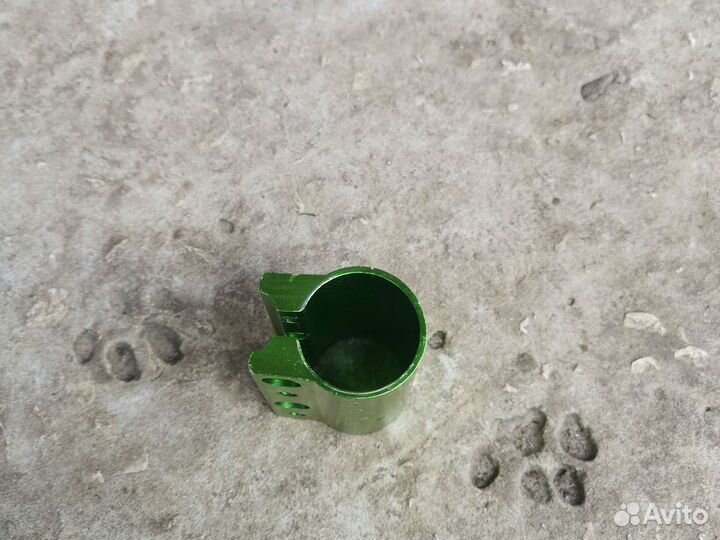 Зажим для трюкового самоката