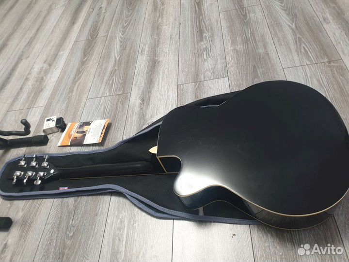 Акустическая гитара