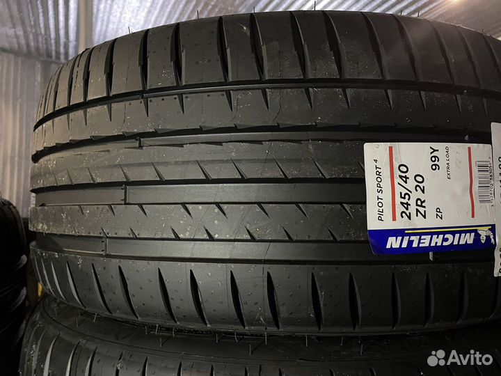 Michelin Pilot Sport 4 245/40 R20 и 275/35 R20 102Y