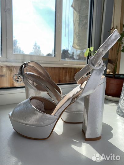 Босоножки женские