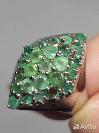 Серебряное кольцо с изумрудами