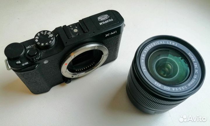 FujiFilm X-M1 беззеркальная камера с объективом