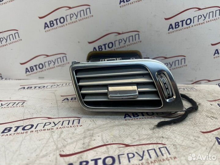 Дефлектор обдува салона передний левый Mb Cls550